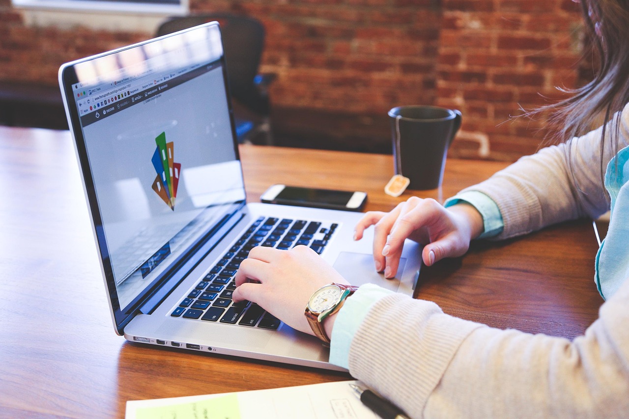 Collaboration entre experts web Tekio pour la création de sites internet d'entreprises